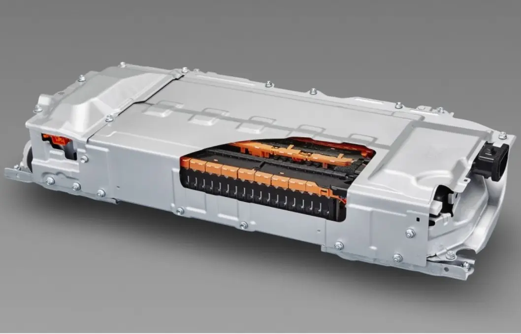 NYTT BATTERI: Den nye batteriet som det nå repporteres om, har fast i stedet for flytende innhold og kan lades på to-tre minutter. Dette batteriet tilhører Toyota Prius og har lithium ion som elektrolytter. NYTT BATTERI: Den nye batteriet som det nå repporteres om, har fast i stedet for flytende innhold og kan lades på to-tre minutter. Dette batteriet tilhører Toyota Prius og har lithium ion som elektrolytter.