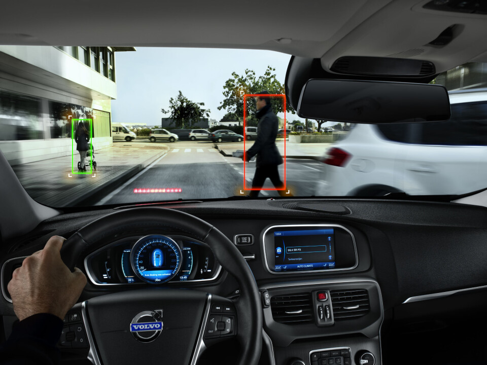REDDER FOTGJENGERE: Flere av systemene kjenner igjen fotgjengere og bremser for disse. Foto: Volvo