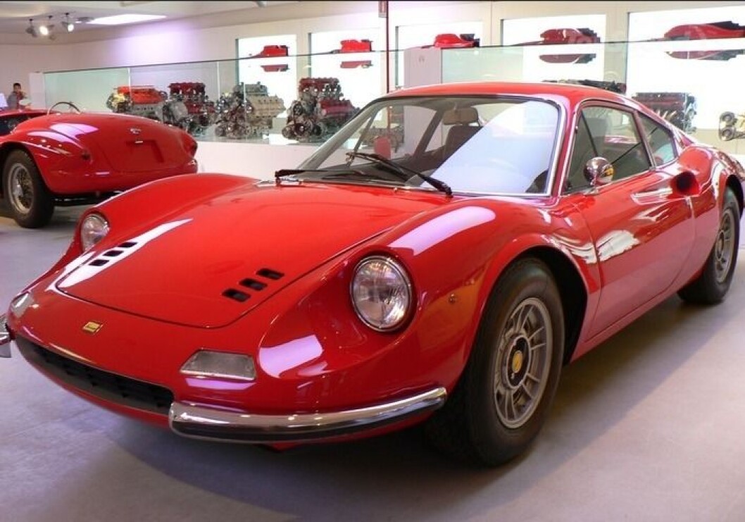 INGEN SUKSESS: Da Ferrari bygget Dino på slutten av 60-tallet, viste det seg at kundene ikke var særlig interessert i en slik ”billig” bil. Foto: Ferrari Museum INGEN SUKSESS: Da Ferrari bygget Dino på slutten av 60-tallet, viste det seg at kundene ikke var særlig interessert i en slik ”billig” bil. Foto: Ferrari Museum