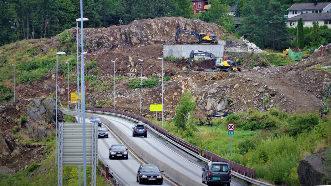 KOSTER EN MILLIARD: Nye Veier må sette opp veilys på alle motorveiene de bygger med fire felt, som på denne veistrekningen mellom Tvedestrand og Arendal i Aust-Agder. Foto: Geir Røed KOSTER EN MILLIARD: Nye Veier må sette opp veilys på alle motorveiene de bygger med fire felt, som på denne veistrekningen mellom Tvedestrand og Arendal i Aust-Agder. Foto: Geir Røed