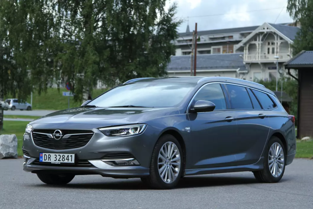 ELEGANT: Nye Opel Insignia er betydelig mer elegant og lettkjørt enn utgående modell. Foto: Rune Korsvoll
