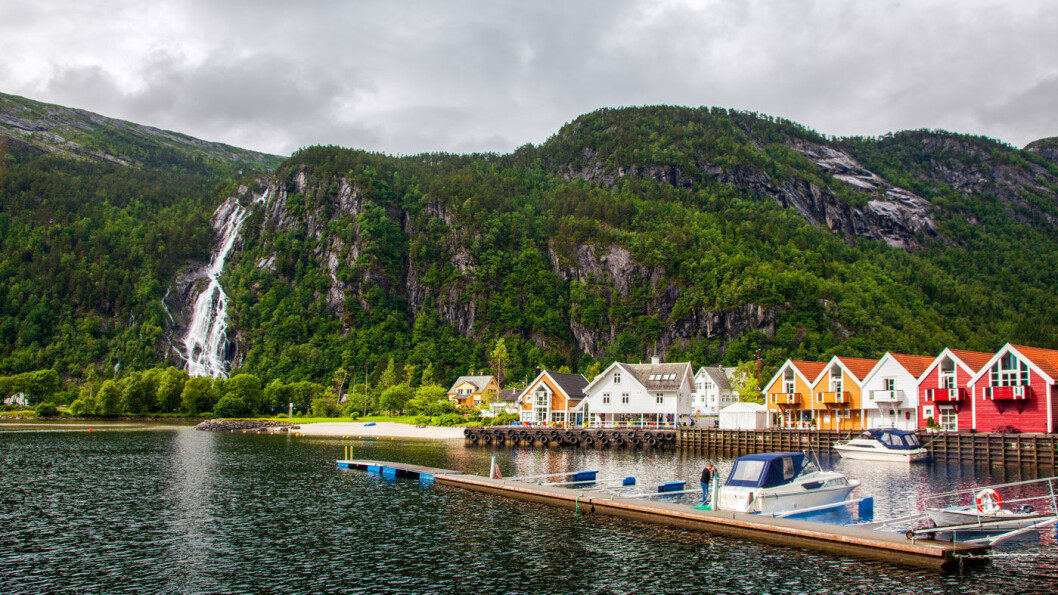 BYPAKKE: Bilistene skal dekke nær 80 prosent av bypakken i Nordhordland, som her i Modalen, gjennom bompenger. Foto: Terje T/Flickr BYPAKKE: Bilistene skal dekke nær 80 prosent av bypakken i Nordhordland, som her i Modalen, gjennom bompenger. Foto: Terje T/Flickr