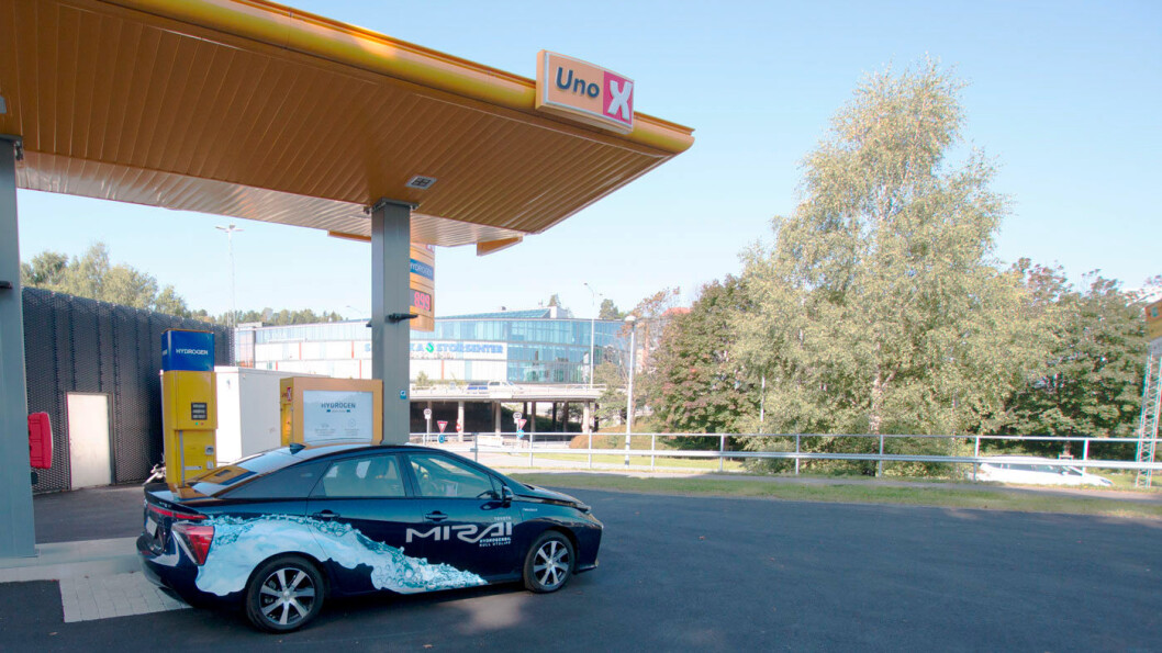 SJELDENHET: Uno-X-stasjonen på Kjørbo i Sandvika, Akershus er foreløpig en av de få fyllestasjonene for hydrogenbiler. Foto: Peter Raaum SJELDENHET: Uno-X-stasjonen på Kjørbo i Sandvika, Akershus er foreløpig en av de få fyllestasjonene for hydrogenbiler. Foto: Peter Raaum