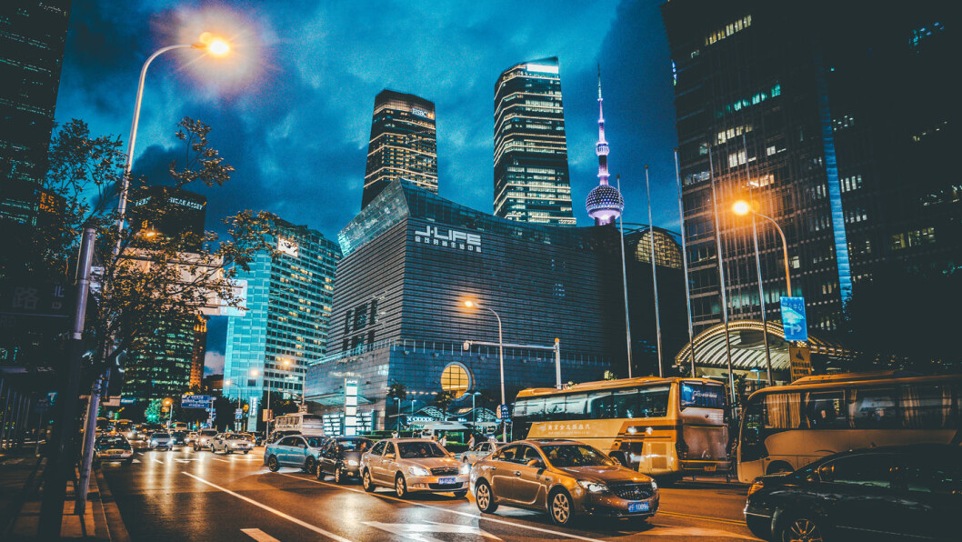 SNART GRØNT: Kinesiske myndigheter vurderer nå en konkret tidsplan for et forbud mot bensin- og dieselbiler på gatene i Shanghai (bildet) og det øvrige Kina. Foto: Hans Johnson SNART GRØNT: Kinesiske myndigheter vurderer nå en konkret tidsplan for et forbud mot bensin- og dieselbiler på gatene i Shanghai (bildet) og det øvrige Kina. Foto: Hans Johnson