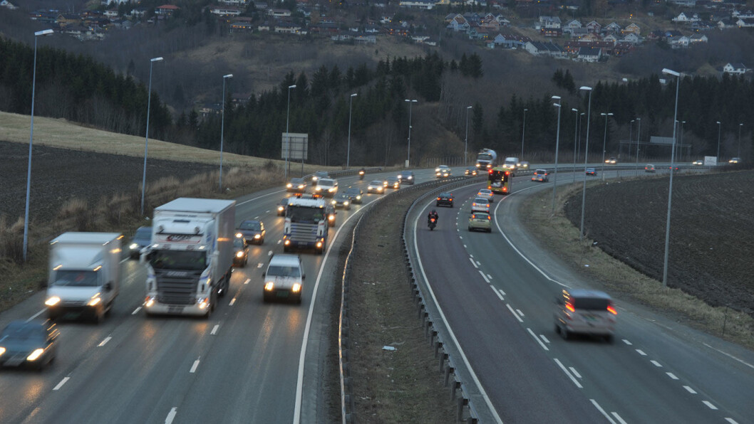 TRADISJON: Den vanlige nybilkjøper er godt over 50 år, og velger ofte etter historiske preferanser. Foto: Knut Opeide TRADISJON: Den vanlige nybilkjøper er godt over 50 år, og velger ofte etter historiske preferanser. Foto: Knut Opeide
