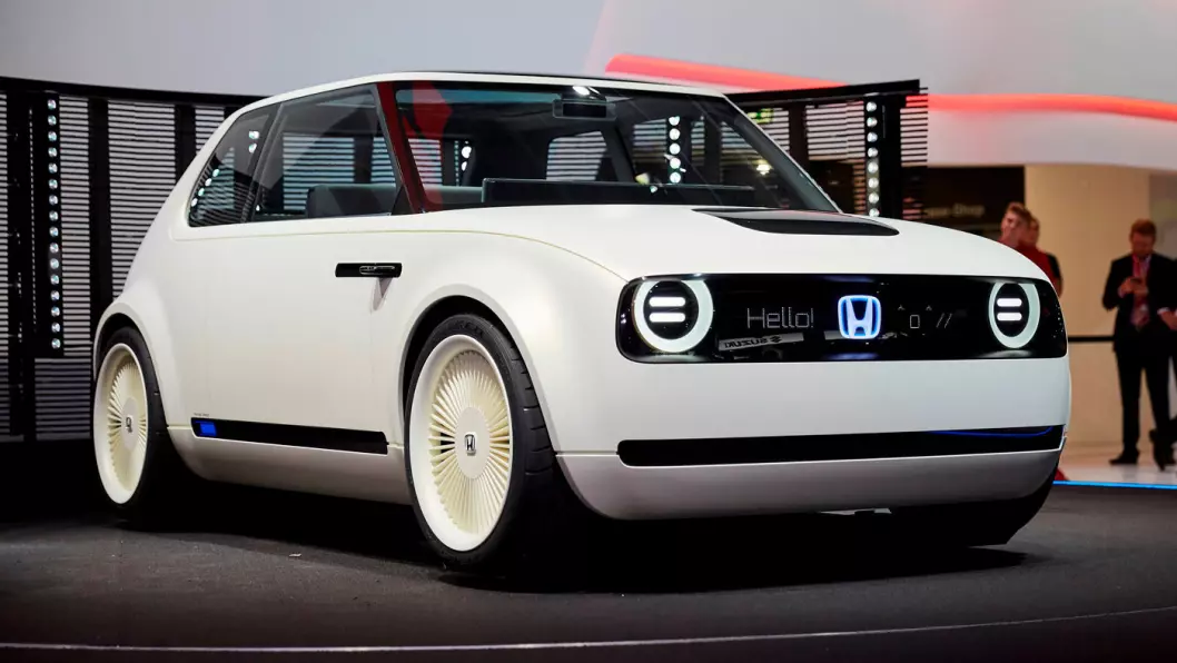 SATSER ELEKTRISK: Lille Urban EV blir Hondas første helelektriske bil når den kommer i 2019. Foto: Peter Raaum