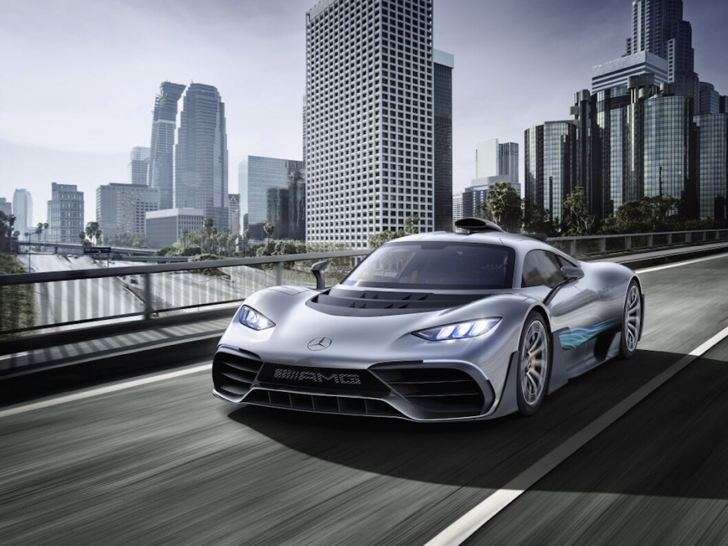 DYR LEKEBIL: Teknikken i Mercedes Prosject One er hentet rett fra Formel 1. Normannen som har kjøpt bilen får litt av en oppgave med å temme de over 1000 hestene. Foto: Mercedes-AMG DYR LEKEBIL: Teknikken i Mercedes Prosject One er hentet rett fra Formel 1. Normannen som har kjøpt bilen får litt av en oppgave med å temme de over 1000 hestene. Foto: Mercedes-AMG