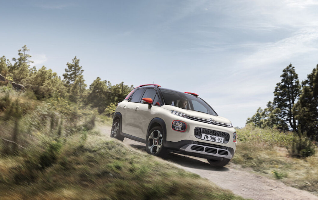 TO VERDENER: Med utseendet til en SUV og praktiske egenskaper som en flerbruksbil, er Citroën C3 Aircross det beste fra to verdener. Foto: Rune Korsvoll og Citroën TO VERDENER: Med utseendet til en SUV og praktiske egenskaper som en flerbruksbil, er Citroën C3 Aircross det beste fra to verdener. Foto: Rune Korsvoll og Citroën