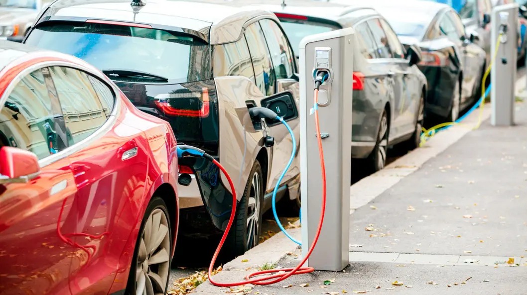 PENGER TIL HURTIGLADERE: – Vi vil gjøre det enklere å velge klimavennlige transportløsninger, sier klima- og miljøvernministeren. PENGER TIL HURTIGLADERE: – Vi vil gjøre det enklere å velge klimavennlige transportløsninger, sier klima- og miljøvernministeren.