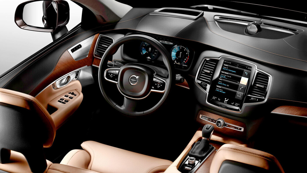 ETTERTRAKTET: Volvo solgte modellen XC90 First Edition utelukkende på nettet, og alle de 1.927 nummererte bilene ble solgt. Da lillebror XC60 ble lansert solgte de 750 biler første dagen, dog hos fysiske forhandlere. Foto: Volvo ETTERTRAKTET: Volvo solgte modellen XC90 First Edition utelukkende på nettet, og alle de 1.927 nummererte bilene ble solgt. Da lillebror XC60 ble lansert solgte de 750 biler første dagen, dog hos fysiske forhandlere. Foto: Volvo