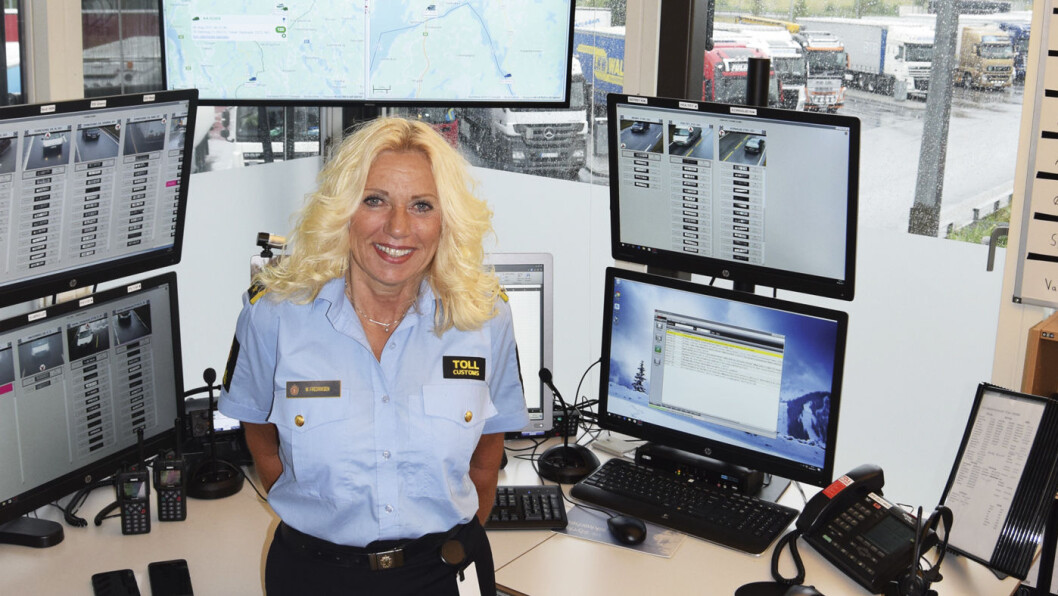 GJØR DEG KJENT MED TOLLREGLENE: Wenche Fredriksen er seksjonssjef ved Svinesund tollkontor. Foto: Martine Jensen GJØR DEG KJENT MED TOLLREGLENE: Wenche Fredriksen er seksjonssjef ved Svinesund tollkontor. Foto: Martine Jensen