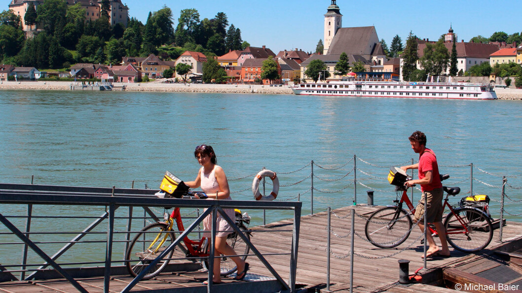 OPPLEVELSER FRA SYKKELSETET: Skipet legger til land, og vi sykler langs Donau, gjennom landsbyer og hyggelig landskap. OPPLEVELSER FRA SYKKELSETET: Skipet legger til land, og vi sykler langs Donau, gjennom landsbyer og hyggelig landskap.