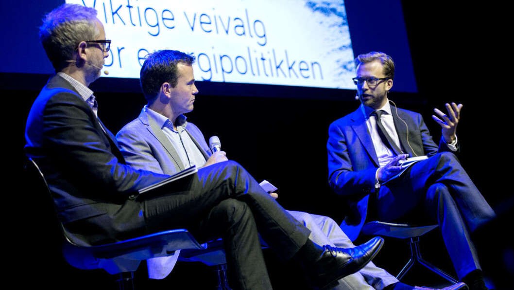 TROR PÅ NULLUTSLIPP: Nikolai Astrup (t.h.) i samtale med Zero-leder Marius Holm og SV-politikeren Bård Vegar Solhjell under Zero-konferansen i 2013. Foto: Zero TROR PÅ NULLUTSLIPP: Nikolai Astrup (t.h.) i samtale med Zero-leder Marius Holm og SV-politikeren Bård Vegar Solhjell under Zero-konferansen i 2013. Foto: Zero