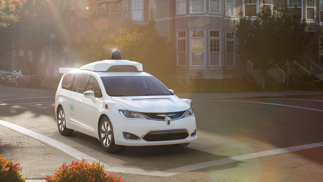 (SNART) ET VANLIG SYN: Selvkjørende biler, som denne Chrysler Pacifia Hybrid, ute på tur i gatene i California. (SNART) ET VANLIG SYN: Selvkjørende biler, som denne Chrysler Pacifia Hybrid, ute på tur i gatene i California.