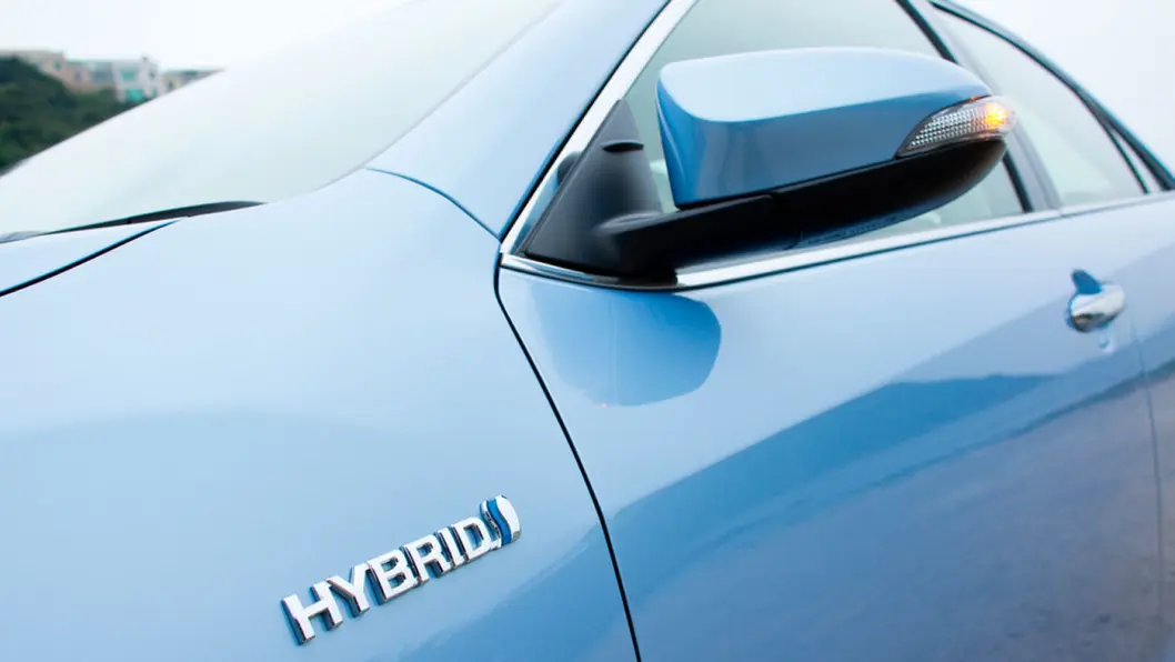 SALGSSUKSESS: Hybridbiler selger godt. Spørsmålet er om de har et liv i Norge med tanke på utslipp og avgifter. Foto: Shutterstock SALGSSUKSESS: Hybridbiler selger godt. Spørsmålet er om de har et liv i Norge med tanke på utslipp og avgifter. Foto: Shutterstock