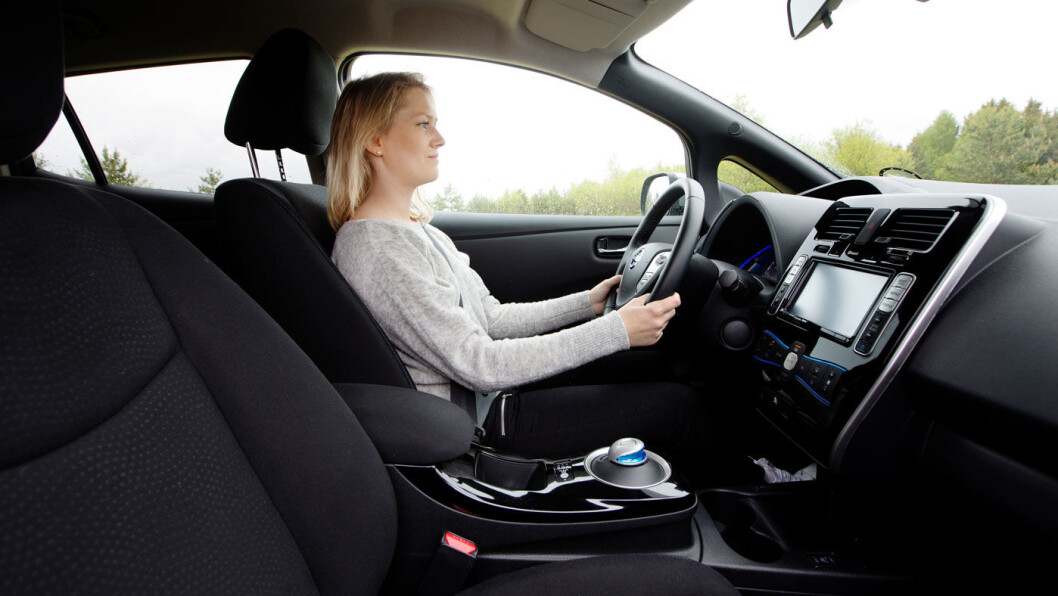 ET MINUS: Nissan Leaf er lettkjørt og ganske komfortabel, men får trekk for plassen i førersetet. ET MINUS: Nissan Leaf er lettkjørt og ganske komfortabel, men får trekk for plassen i førersetet.