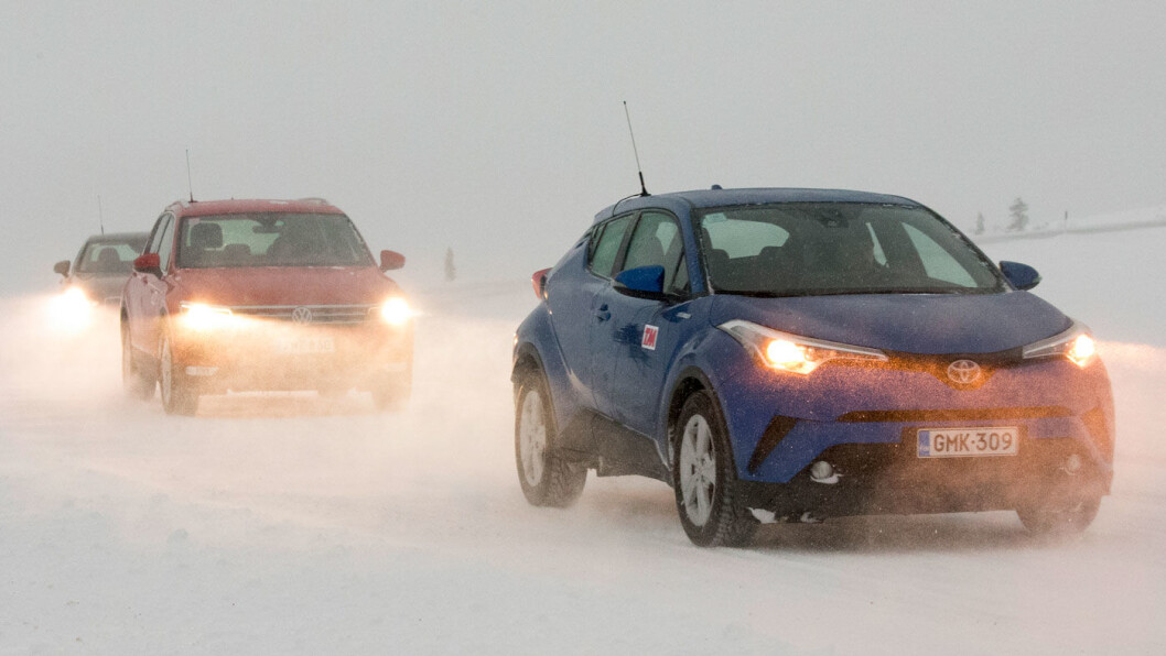 EN LITER PÅ MILA: En liter på mila høres ut som en historie fra gamle dager, men flere biler noterte seg for så høyt forbruk under Motors test i vinterkulde. Mest effektiv forbrenning hadde Toyota C-HR Hybrid. Foto: Rune Korsvoll EN LITER PÅ MILA: En liter på mila høres ut som en historie fra gamle dager, men flere biler noterte seg for så høyt forbruk under Motors test i vinterkulde. Mest effektiv forbrenning hadde Toyota C-HR Hybrid. Foto: Rune Korsvoll