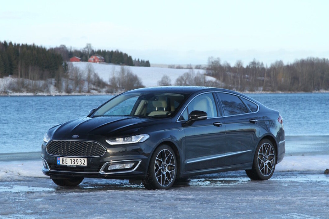 ELEGANT: Ford Mondeo Vignale Hybrid er svært elegant og byr på mye komfort på landeveien. Foto: Rune Korsvoll ELEGANT: Ford Mondeo Vignale Hybrid er svært elegant og byr på mye komfort på landeveien. Foto: Rune Korsvoll