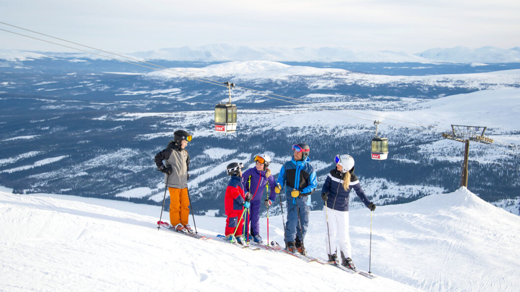 SKIMEKKA:Åre er Skandinavias største skianlegg med 40 heiser og 100 bakker. SKIMEKKA:Åre er Skandinavias største skianlegg med 40 heiser og 100 bakker.