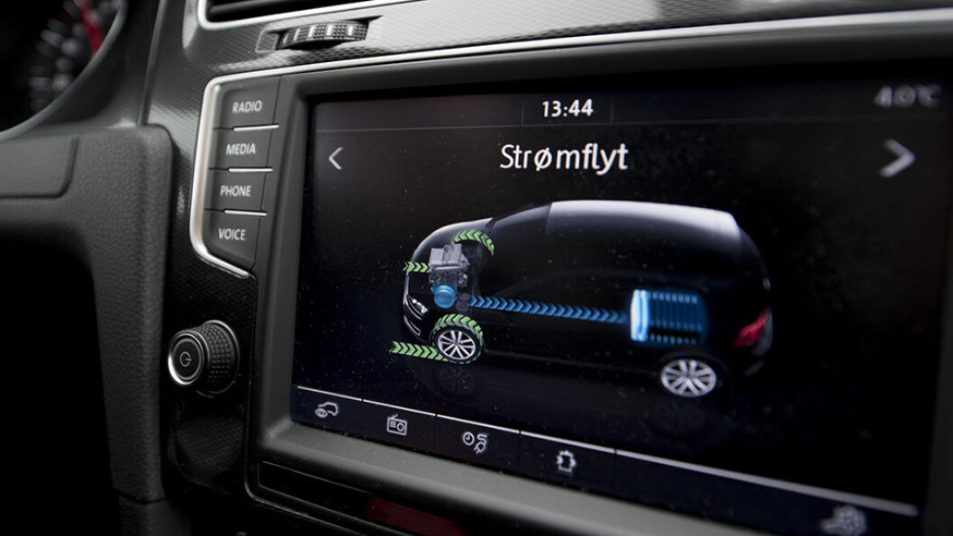 En ladbar hybridbil har både bensin-/dieselmotor og en elektrisk motor. Når el-batteriet er tomt, slår bilen over til å bruke bensin eller diesel. Foto: Jon Terje Hellgren Hansen En ladbar hybridbil har både bensin-/dieselmotor og en elektrisk motor. Når el-batteriet er tomt, slår bilen over til å bruke bensin eller diesel. Foto: Jon Terje Hellgren Hansen