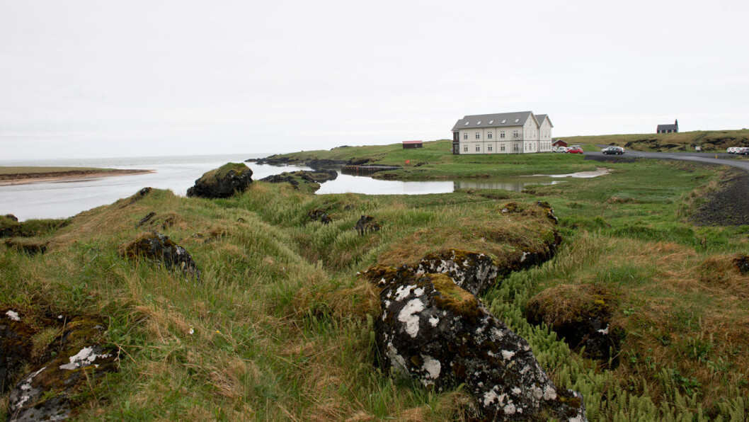 EN ATTRAKSJON: Hotel Budir, helt vest i ødemarka ute på Snæfellsnes, har legendestatus blant Islands bedre hoteller. Foto: Jon Terje Hellgren Hansen EN ATTRAKSJON: Hotel Budir, helt vest i ødemarka ute på Snæfellsnes, har legendestatus blant Islands bedre hoteller. Foto: Jon Terje Hellgren Hansen