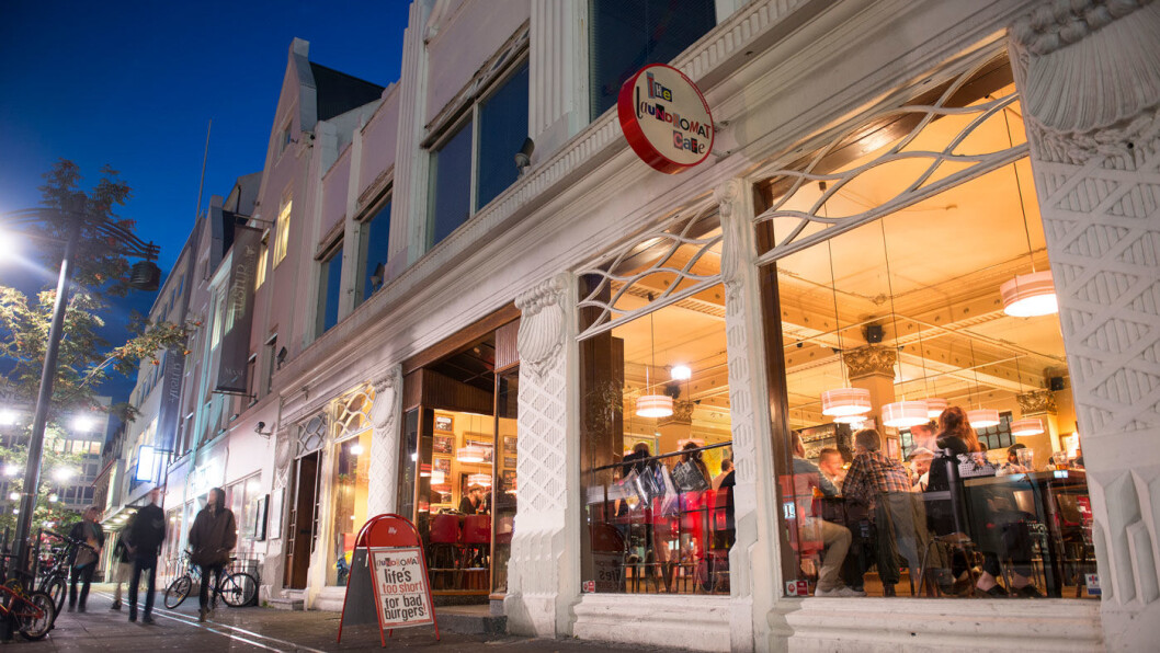 KJØPELYSTEN: Det er mange spennende butikker for de shoppinglystne, særlig i Reykjavik. Men også Akureyri (bildet) har et sentrum med en rekke fine butikker. KJØPELYSTEN: Det er mange spennende butikker for de shoppinglystne, særlig i Reykjavik. Men også Akureyri (bildet) har et sentrum med en rekke fine butikker. 