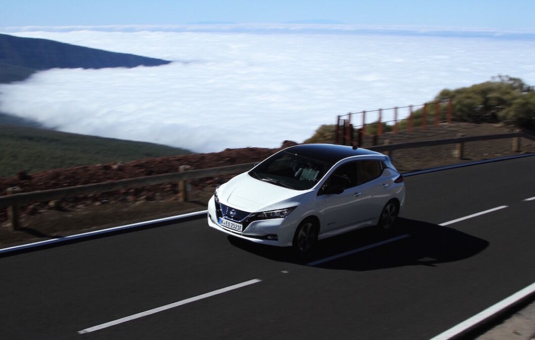 MYE MER - SAMME PRIS: Nye Nissan Leaf ser mye bedre ut og har fått betydelig lengre rekkevidde. Likevel er prisen bare noe tusenlapper høyere enn den gamle. Foto: Rune Korsvoll MYE MER - SAMME PRIS: Nye Nissan Leaf ser mye bedre ut og har fått betydelig lengre rekkevidde. Likevel er prisen bare noe tusenlapper høyere enn den gamle. Foto: Rune Korsvoll
