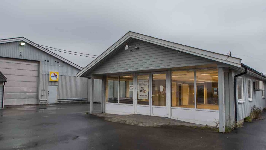 BRUKTBILFORRETNING: Olsen Bil solgte tusenvis av biler fra disse lokalene i Grimstad. Foto: Elisabeth Grosvold BRUKTBILFORRETNING: Olsen Bil solgte tusenvis av biler fra disse lokalene i Grimstad. Foto: Elisabeth Grosvold