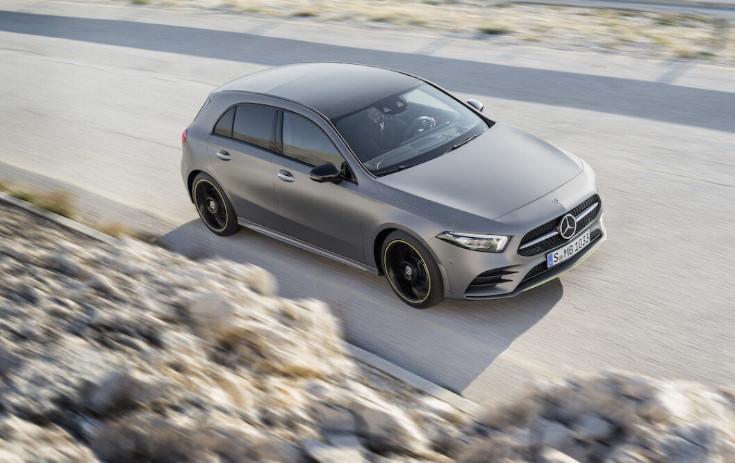 FRA FIASKO TIL SUKSESS: Første Mercedes A-klasse havnet på taket i elgtesten for 20 år siden. Nå er A-klasse en sikker suksess. Foto: Daimler FRA FIASKO TIL SUKSESS: Første Mercedes A-klasse havnet på taket i elgtesten for 20 år siden. Nå er A-klasse en sikker suksess. Foto: Daimler