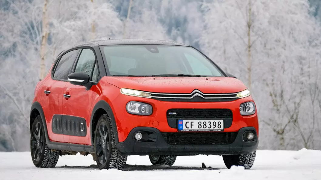 UNG OG FRISK: Med blanding av flere farger blir Citroën C3 en ungdommelig og kul bil. Foto: Jon Terje Hellgren Hansen