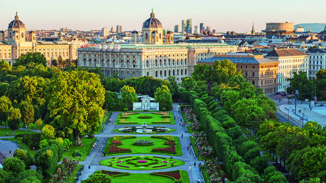 Wien er en av Europas vakreste byer, og Volksgarten er et flott parkanlegg i den indre delen av byen. Foto: Wien Tourismus Wien er en av Europas vakreste byer, og Volksgarten er et flott parkanlegg i den indre delen av byen. Foto: Wien Tourismus