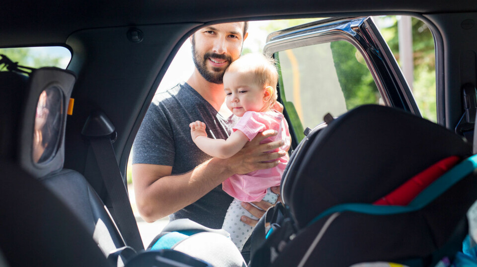 MÅ FESTES RIKTIG: Feilsikring i bil kan dreie seg om feil beltebruk, feil plassering av barnesetet eller generelt feil bruk av sikkerhetsutstyr.