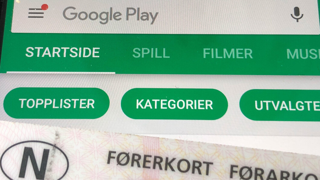 DIGITALT: Om noen år kan vi trolig også i Norge bytte ut det fysiske førerkortet vårt med en digital løsning via en app. Foto: Geir Røed DIGITALT: Om noen år kan vi trolig også i Norge bytte ut det fysiske førerkortet vårt med en digital løsning via en app. Foto: Geir Røed