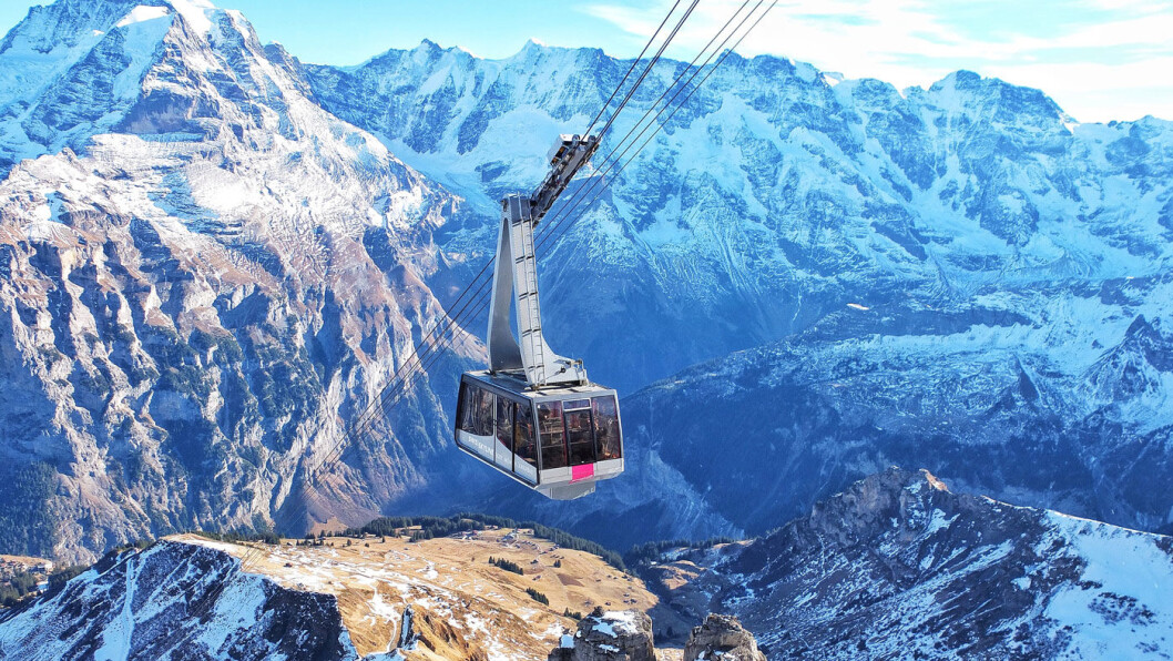 DE SVEITSISKE ALPER: Majestetisk og fantastisk, turen tar oss blant annet til fjellet Schilthorn/Piz Gloria, kjent fra James Bond. Foto: Leila Azevedo, Unsplash DE SVEITSISKE ALPER: Majestetisk og fantastisk, turen tar oss blant annet til fjellet Schilthorn/Piz Gloria, kjent fra James Bond. Foto: Leila Azevedo, Unsplash