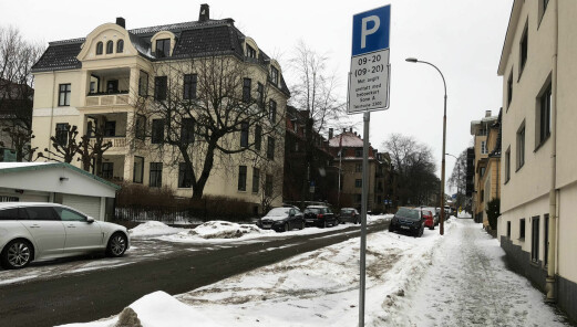 Kan kommunen regulere parkering når tomtegrensen går midt i gaten?