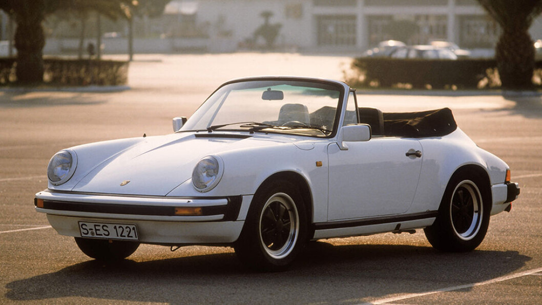 40-ÅRS KRISE: Og et akutt behov for en Porsche for å lufte det som er igjen av hår. 40-ÅRS KRISE: Og et akutt behov for en Porsche for å lufte det som er igjen av hår.