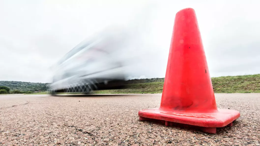 TRE PÅ TOPP: Tre dekk får maks score i kategorien kjørefølelse på våt asfalt. Foto: Marko Mäkinen