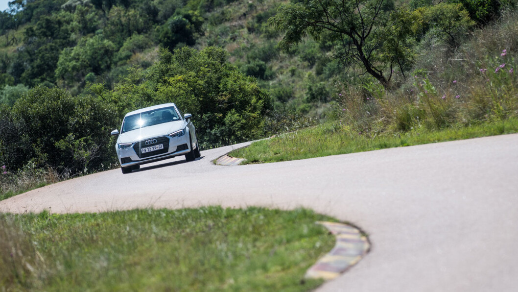 TETT I TOPPEN: Hankook, Vredestein og Michelin topper i kategorien bremsing på tørr asfalt. Foto: Marko Mäkinen TETT I TOPPEN: Hankook, Vredestein og Michelin topper i kategorien bremsing på tørr asfalt. Foto: Marko Mäkinen