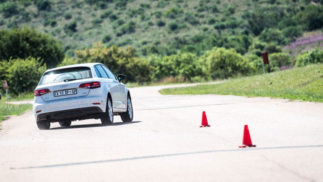 INGEN OVER, INGEN PÅ SIDEN: På tørt føre er det Continental som kommer best ut i Motors sommerdekktest. Foto: Marko Mäkinen INGEN OVER, INGEN PÅ SIDEN: På tørt føre er det Continental som kommer best ut i Motors sommerdekktest. Foto: Marko Mäkinen