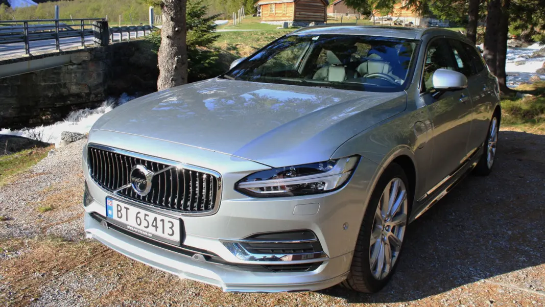 NORGESVENN: Volvo har alltid hatt en plass i den norske bilistsjela, det samme gjelder den nye rekken med modeller mer fokus på design og prestisje. V90 er en av bestselgerne i Norge. Foto: Jenny A. Monn-Iversen NORGESVENN: Volvo har alltid hatt en plass i den norske bilistsjela, det samme gjelder den nye rekken med modeller mer fokus på design og prestisje. V90 er en av bestselgerne i Norge. Foto: Jenny A. Monn-Iversen