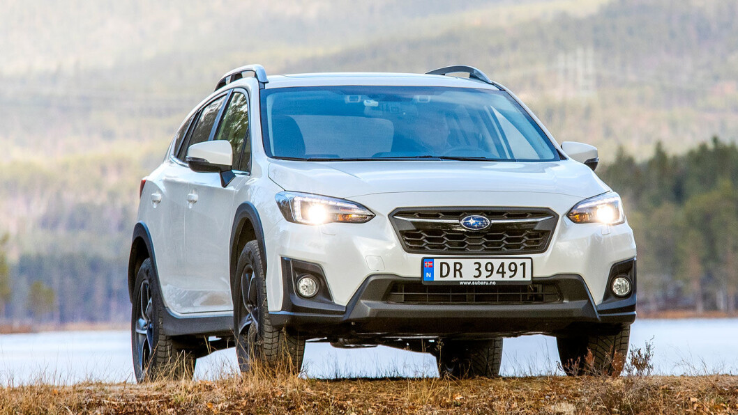 SÆRPREG: Med XV har Subaru klart å skape en bil med identitet. Det kompakte crossover-designet med den rause bakkeklaringen på hele 22 centimeter har sine trofaste fans i Norge. Foto: Tomm W. Christiansen SÆRPREG: Med XV har Subaru klart å skape en bil med identitet. Det kompakte crossover-designet med den rause bakkeklaringen på hele 22 centimeter har sine trofaste fans i Norge. Foto: Tomm W. Christiansen