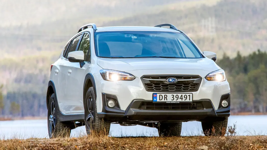 SÆRPREG: Med XV har Subaru klart å skape en bil med identitet. Det kompakte crossover-designet med den rause bakkeklaringen på hele 22 centimeter har sine trofaste fans i Norge. Foto: Tomm W. Christiansen SÆRPREG: Med XV har Subaru klart å skape en bil med identitet. Det kompakte crossover-designet med den rause bakkeklaringen på hele 22 centimeter har sine trofaste fans i Norge. Foto: Tomm W. Christiansen