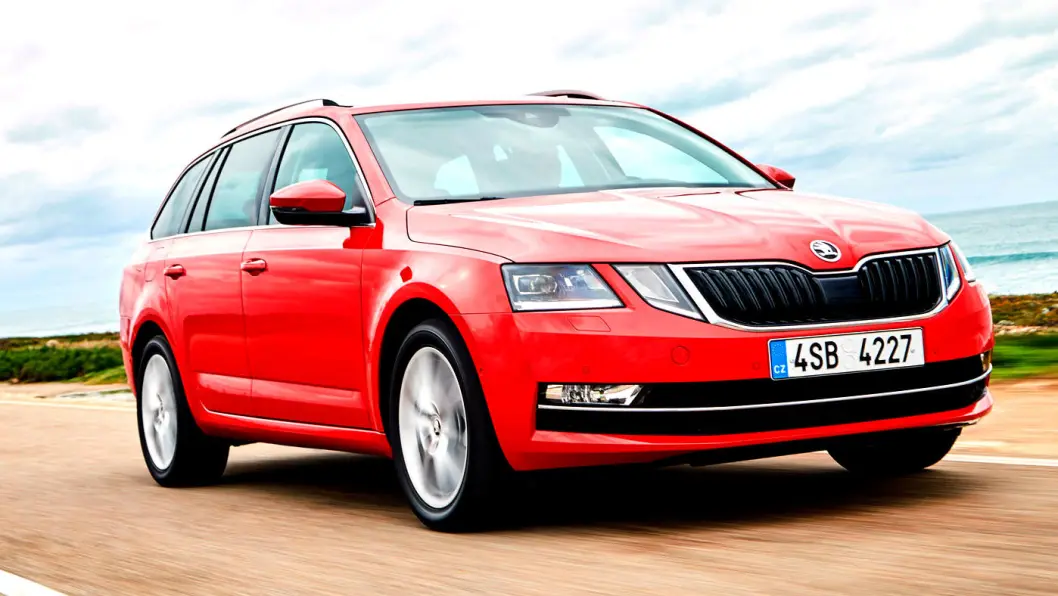 KLASSIKER: Skoda Octavia selges bare som stasjonsvogn i Norge – og den selger bra, tatt i betraktning at den bare finnes med tradisjonelle forbrenningsmotorer. Ladbar hybrid kommer først i 2020. KLASSIKER: Skoda Octavia selges bare som stasjonsvogn i Norge – og den selger bra, tatt i betraktning at den bare finnes med tradisjonelle forbrenningsmotorer. Ladbar hybrid kommer først i 2020.