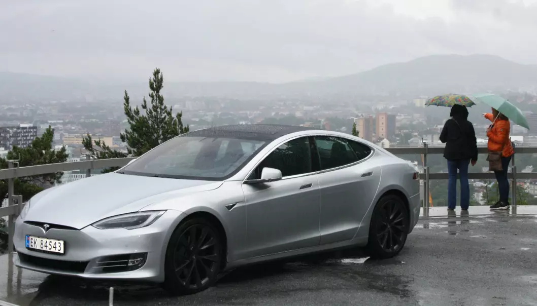 GRÅTT: Tusenvis av Tesla Model S (bildet) og Model X tilbakekalles i Kina.