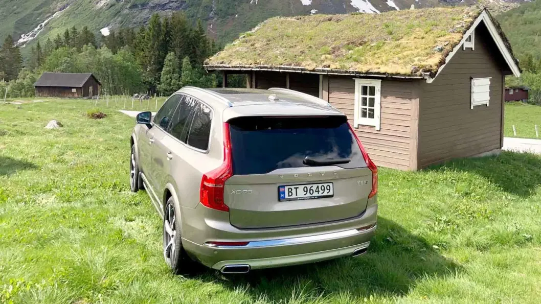 MINIMALE FORSKJELLER: Vi må ned på detaljnivå for å se forskjellen på utgående og innkommende modell av XC90 – som lanseres som 2020-modell mot slutten av året, og som er den Motor har testet. MINIMALE FORSKJELLER: Vi må ned på detaljnivå for å se forskjellen på utgående og innkommende modell av XC90 – som lanseres som 2020-modell mot slutten av året, og som er den Motor har testet.