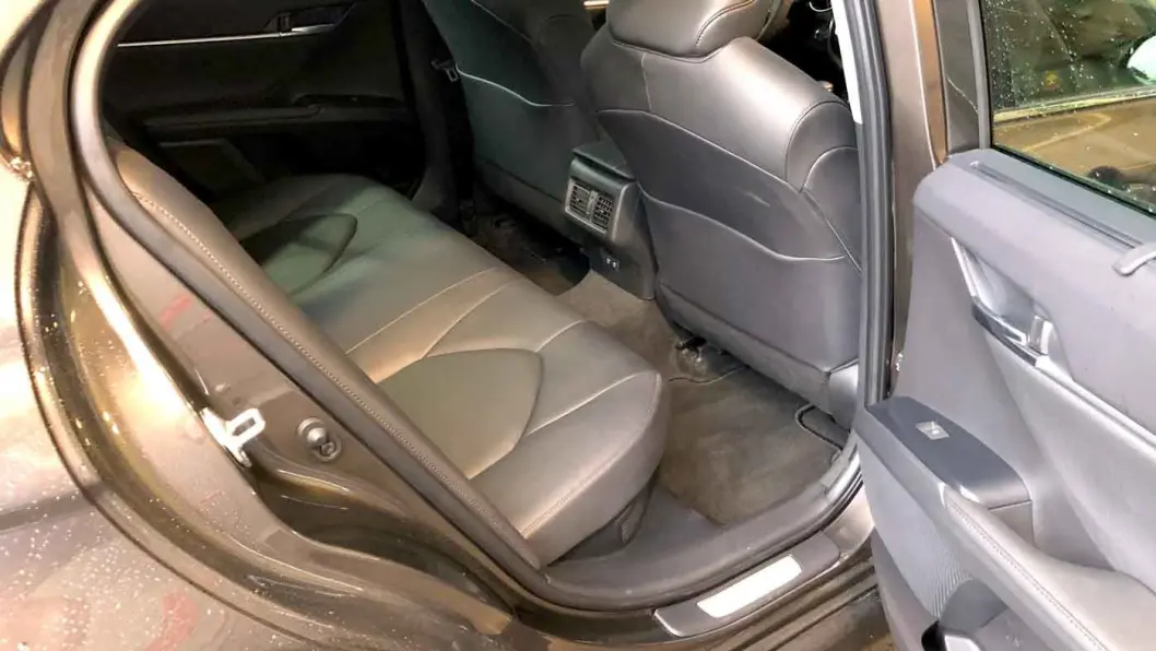 TAXI-DRØM: Bakseteplassen er overdådig i en limousine som dette. Camry blir et vanlig syn i taxitrafikken. TAXI-DRØM: Bakseteplassen er overdådig i en limousine som dette. Camry blir et vanlig syn i taxitrafikken.
