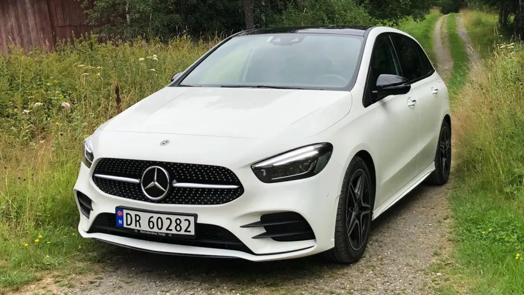 VENTER: Mercedes B-klasse er på mange måter en utmerket bil, men den ramler utenfor de fleste sammenhenger på det norske markedet i påvente av en ladbar hybrid og en SUV på samme plattform. Foto: Øivind A. Monn-Iversen VENTER: Mercedes B-klasse er på mange måter en utmerket bil, men den ramler utenfor de fleste sammenhenger på det norske markedet i påvente av en ladbar hybrid og en SUV på samme plattform. Foto: Øivind A. Monn-Iversen