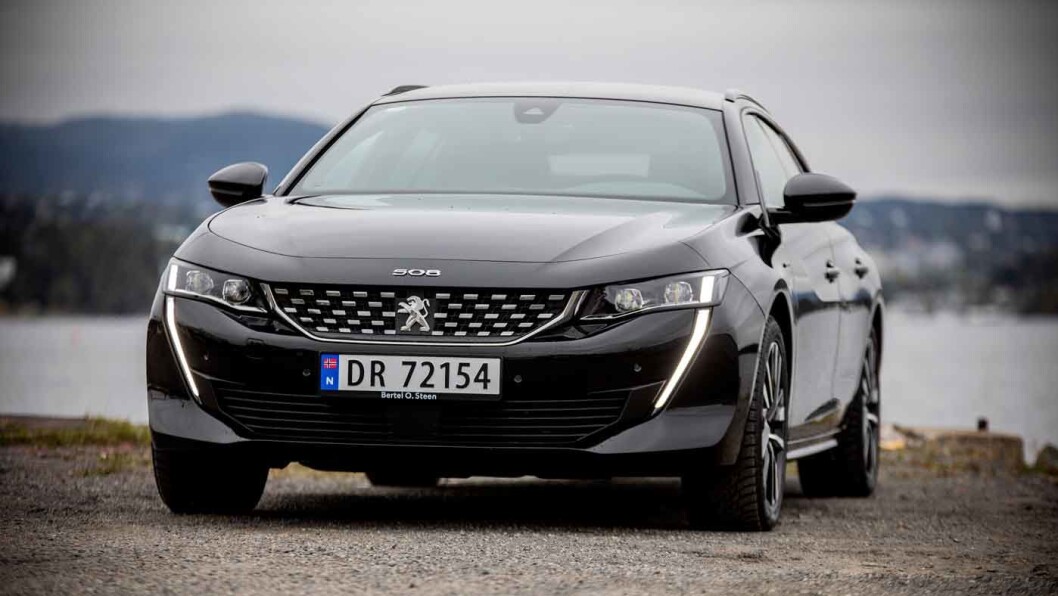 DESIGNVINNER: Peugeot 508 stasjonsvogn er etter Motors oppfatning noe av det lekreste vi ser av stasjonsvogner i dag. Helheten er sporty og elegant, krydret med den særegne lykt- og lyssignaturen. Foto: Tomm W. Christiansen DESIGNVINNER: Peugeot 508 stasjonsvogn er etter Motors oppfatning noe av det lekreste vi ser av stasjonsvogner i dag. Helheten er sporty og elegant, krydret med den særegne lykt- og lyssignaturen. Foto: Tomm W. Christiansen