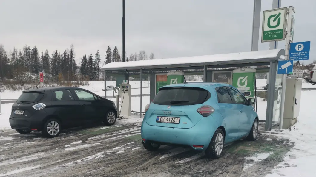 LADEKLAR: Zoes kan nå lynlades (50 kW) og er i tillegg tilpasset alle norske standarder. LADEKLAR: Zoes kan nå lynlades (50 kW) og er i tillegg tilpasset alle norske standarder.
