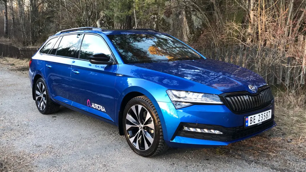 ELEGANT: Skoda Superb har fått en facelift som gjør den litt mer elegant. ELEGANT: Skoda Superb har fått en facelift som gjør den litt mer elegant.